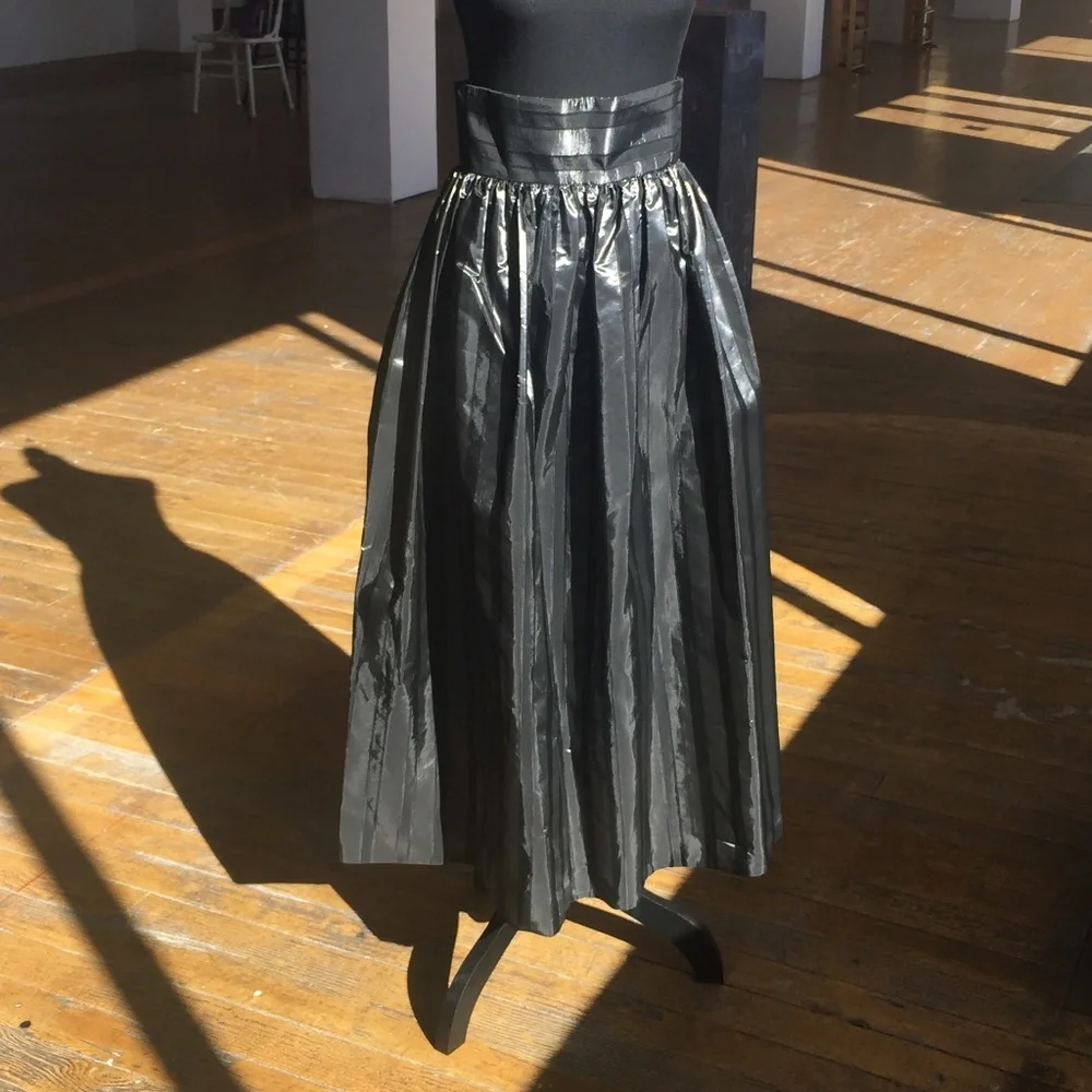 Black on black muted/metallic long full skirt - Picture 2 of 4